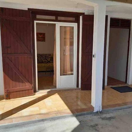 Appartement A Proximite De La Plage Du Bourg ! Sainte-Anne  Exteriér fotografie