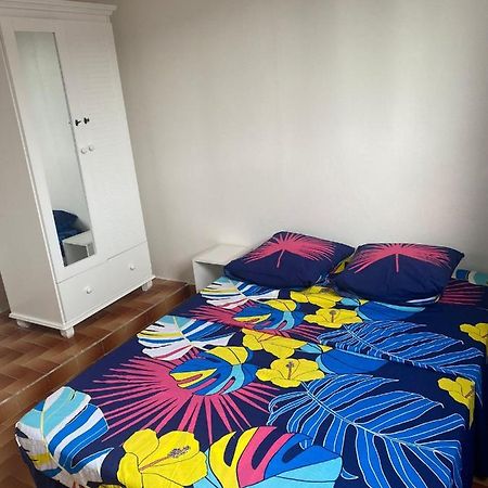 Appartement A Proximite De La Plage Du Bourg ! Sainte-Anne  Exteriér fotografie