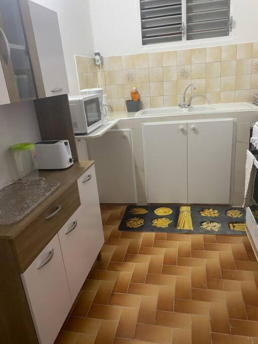 Appartement A Proximite De La Plage Du Bourg ! Sainte-Anne  Exteriér fotografie