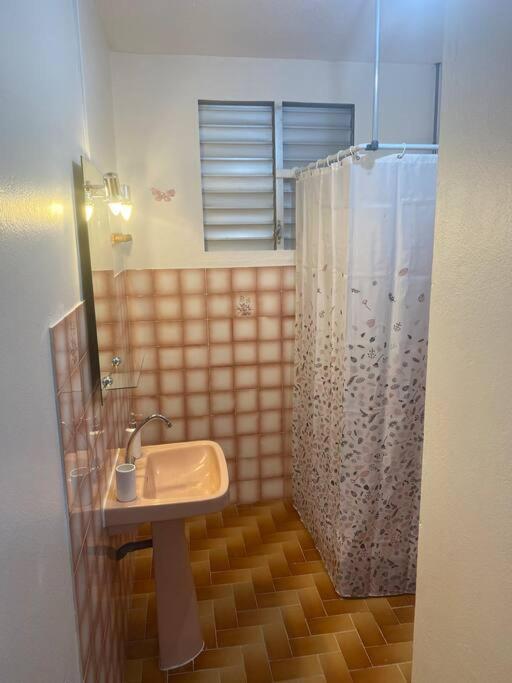 Appartement A Proximite De La Plage Du Bourg ! Sainte-Anne  Exteriér fotografie