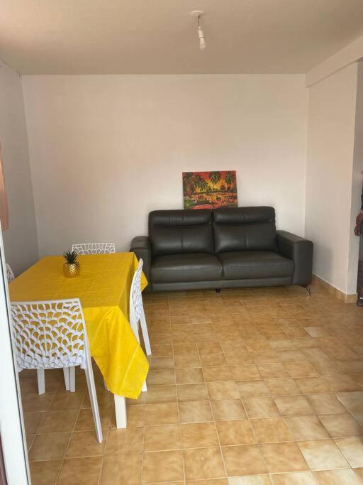 Appartement A Proximite De La Plage Du Bourg ! Sainte-Anne  Exteriér fotografie
