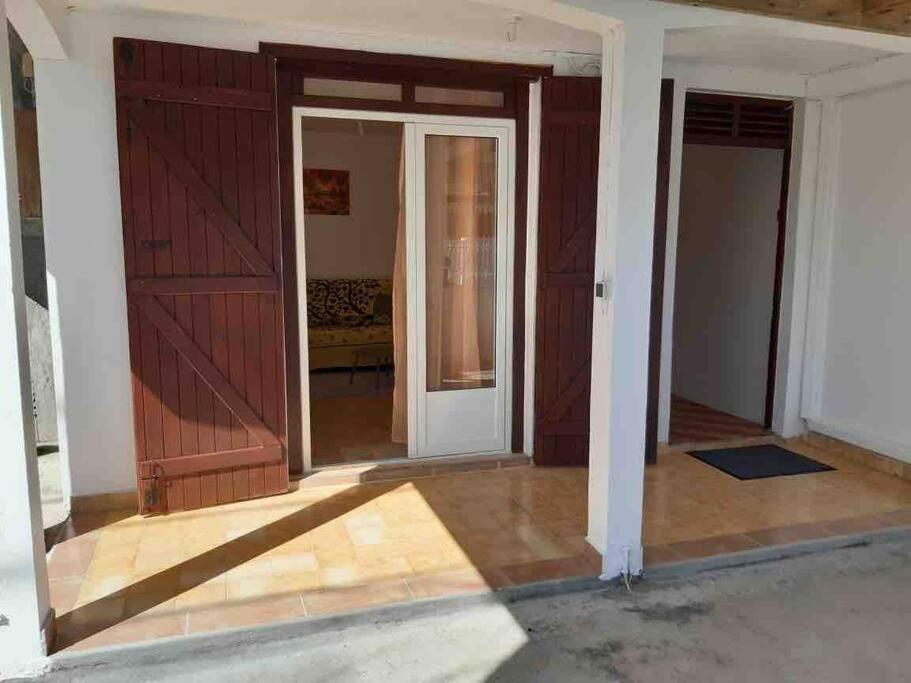 Appartement A Proximite De La Plage Du Bourg ! Sainte-Anne  Exteriér fotografie